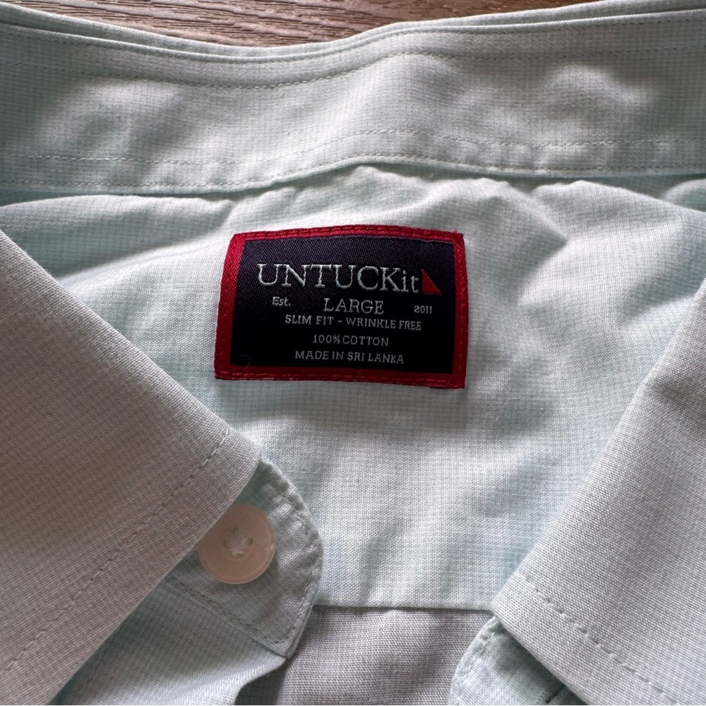 🤩 UNTUCKit Light Blue Shirt size L - Picture 2 of 2